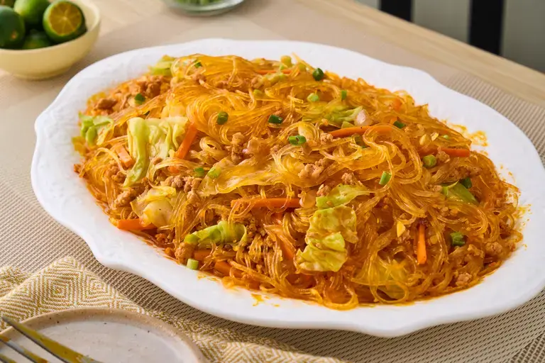 Sotanghon Guisado