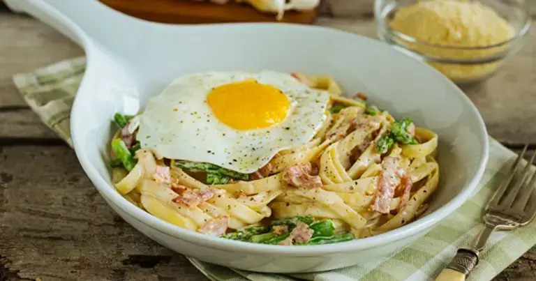 Extra Delish Creamy Bacon and Egg Pasta