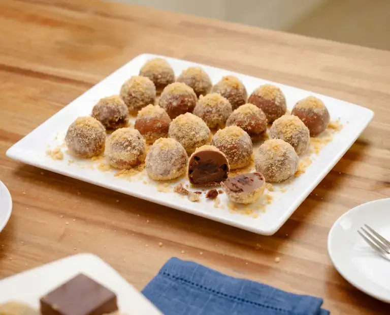 No-bake Chocolate Cake Balls Recipe