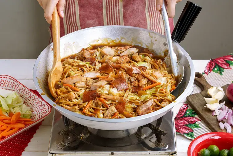 Lechon Pancit