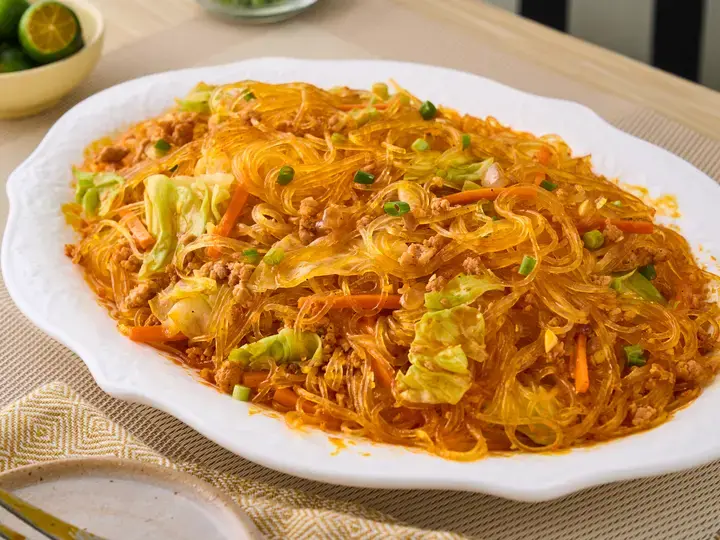 Sotanghon Guisado