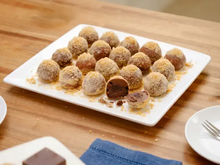 No-bake Chocolate Cake Balls Recipe
