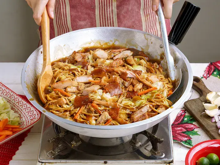 Lechon Pancit