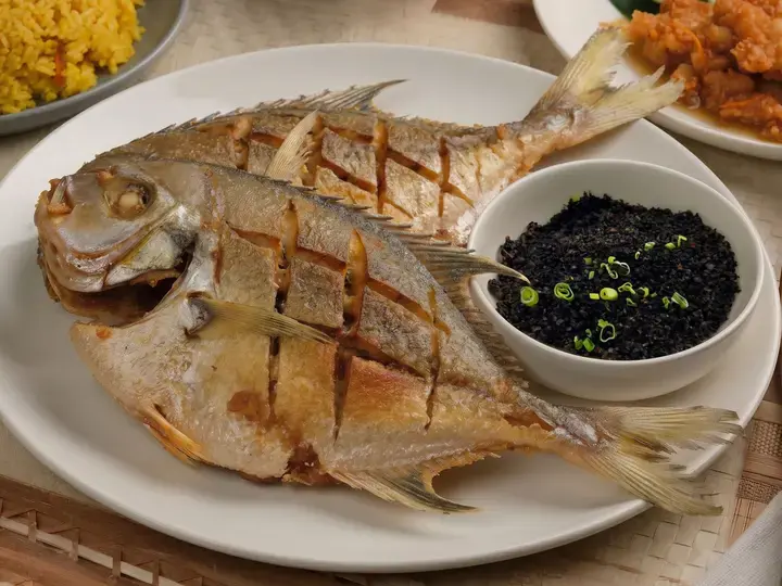 Piniritong Pompano with Pamapa Itum